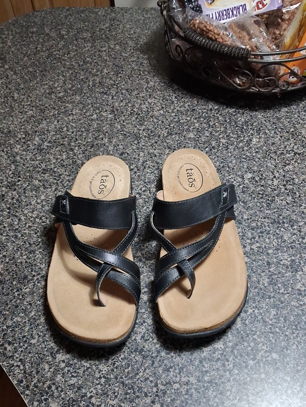 Taos Footwear Black Leather Crisscross Toe-Loop Sandal